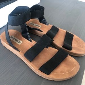 Steve Madden Raffy Sandal Medium width